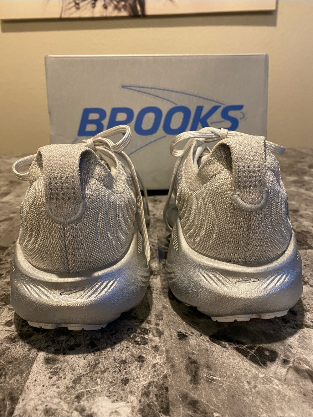 Brooks Adrenaline GTS 25. Silver Anniversary Edition, Size 8 - Picture 6 of 9
